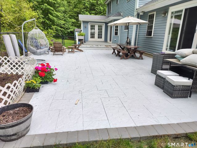 10 Country Farm Road, Oxford, CT 06478