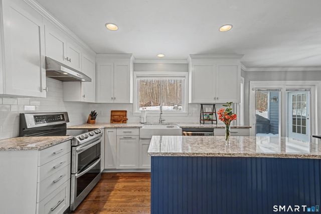 10 Country Farm Road, Oxford, CT 06478