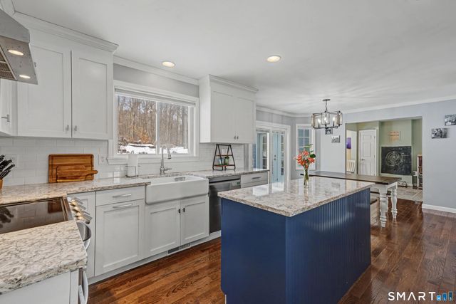 10 Country Farm Road, Oxford, CT 06478