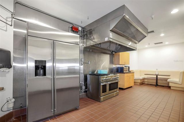 155 8TH STREET N, St Petersburg, FL 33701