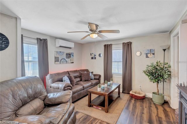 2521 4TH STREET S, St Petersburg, FL 33705