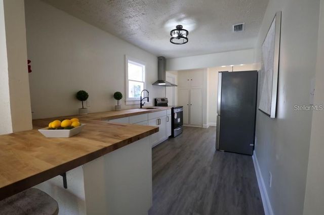 2521 4TH STREET S, St Petersburg, FL 33705