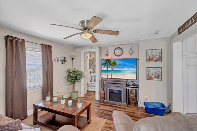 2521 4TH STREET S, St Petersburg, FL 33705