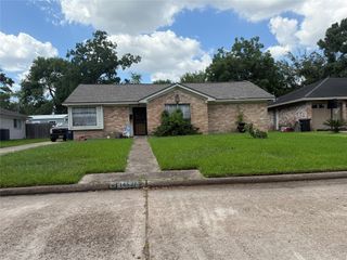 14527 Roundstone Lane, Houston, TX 77015