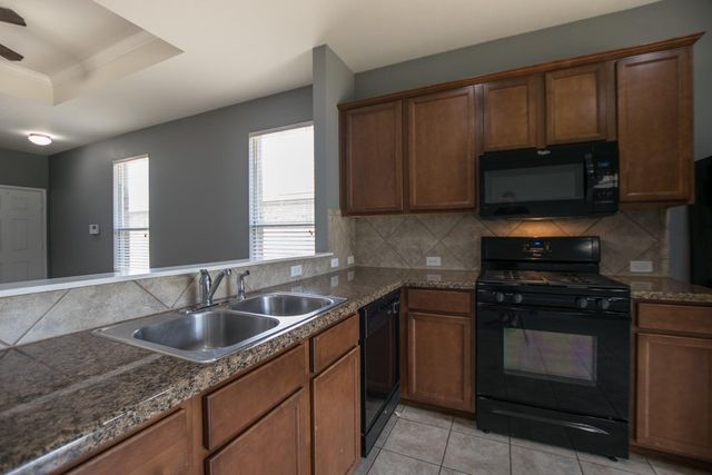 564 Moonwalker TRL, Buda, TX 78610