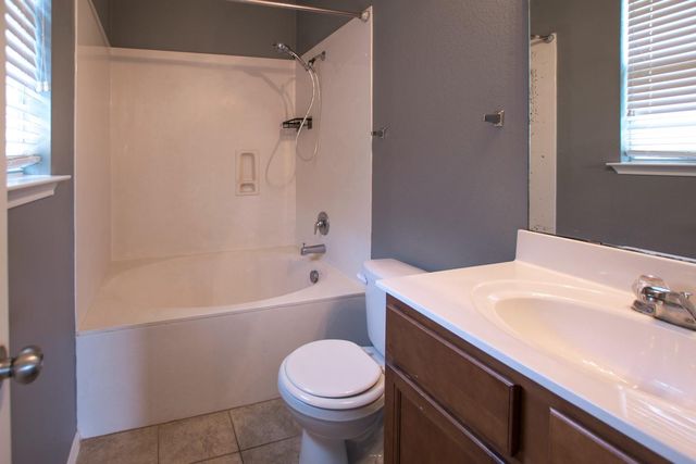 564 Moonwalker TRL, Buda, TX 78610
