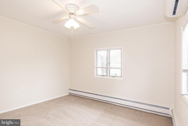 5 SWEETBRIAR LN, Levittown, PA 19055