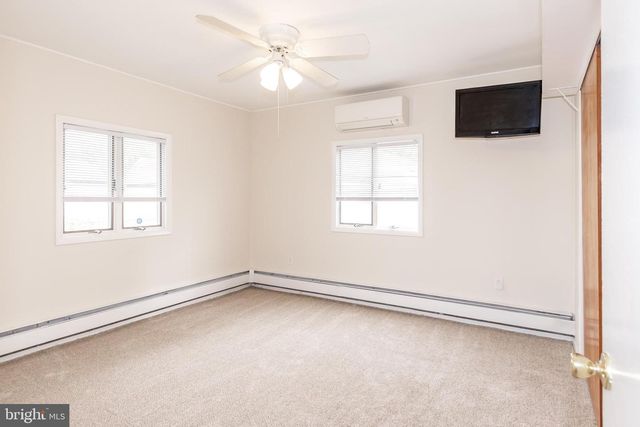 5 SWEETBRIAR LN, Levittown, PA 19055
