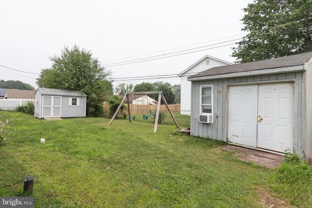 5 SWEETBRIAR LN, Levittown, PA 19055
