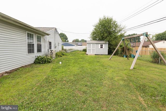 5 SWEETBRIAR LN, Levittown, PA 19055