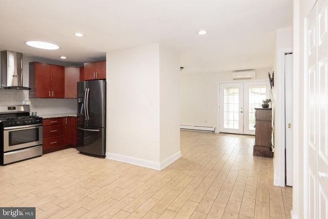 5 SWEETBRIAR LN, Levittown, PA 19055