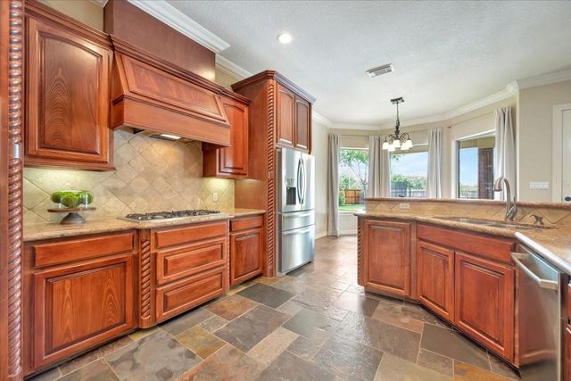 51 Deerwood Court, Lake Jackson, TX 77566