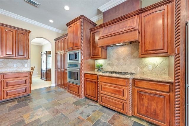 51 Deerwood Court, Lake Jackson, TX 77566