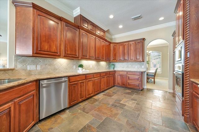 51 Deerwood Court, Lake Jackson, TX 77566