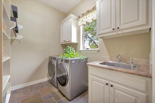 51 Deerwood Court, Lake Jackson, TX 77566