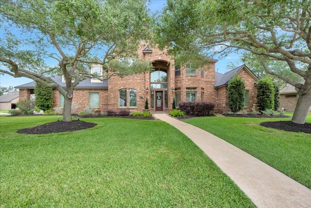 51 Deerwood Court, Lake Jackson, TX 77566
