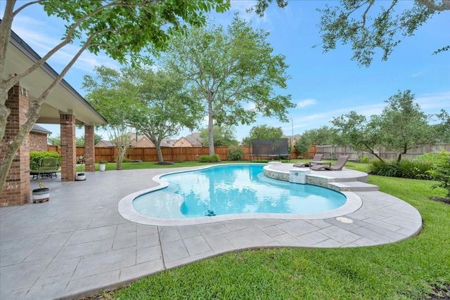 51 Deerwood Court, Lake Jackson, TX 77566