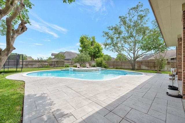 51 Deerwood Court, Lake Jackson, TX 77566