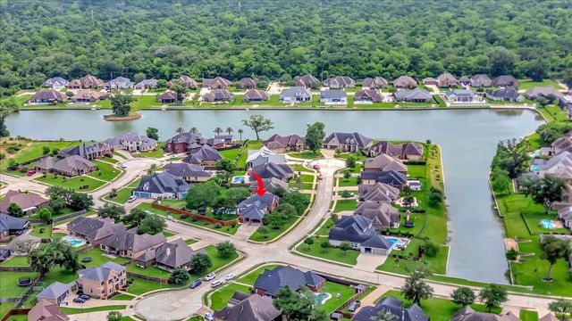 51 Deerwood Court, Lake Jackson, TX 77566