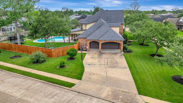 51 Deerwood Court, Lake Jackson, TX 77566