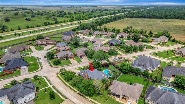 51 Deerwood Court, Lake Jackson, TX 77566