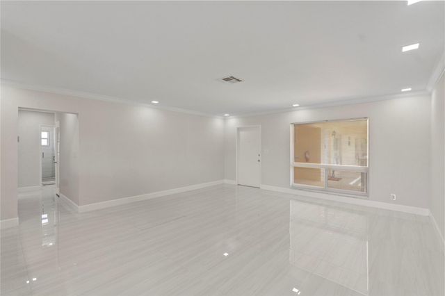2755 NE 28th Ave F2, Lighthouse Point, FL 33064
