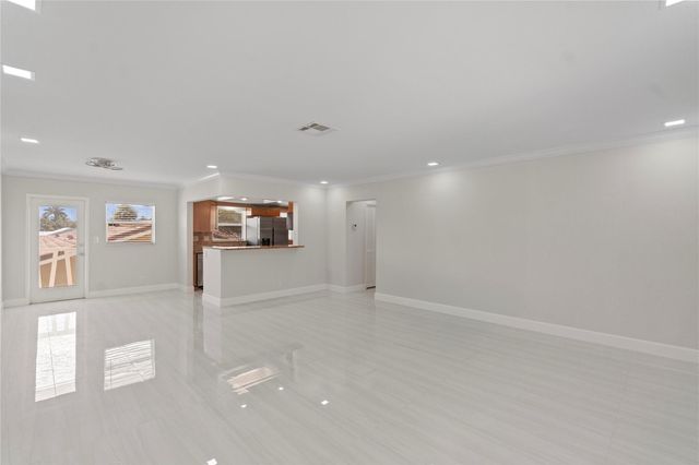 2755 NE 28th Ave F2, Lighthouse Point, FL 33064