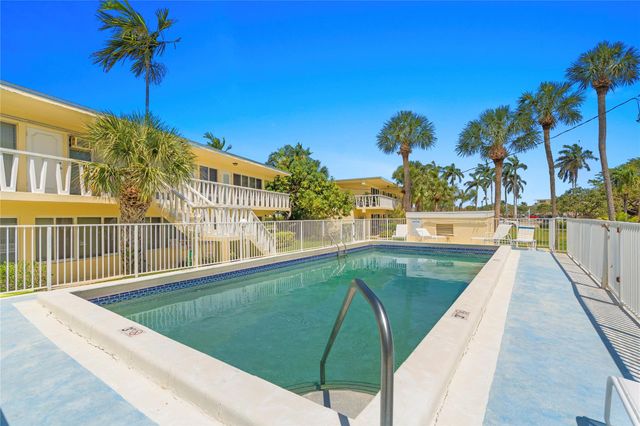 2755 NE 28th Ave F2, Lighthouse Point, FL 33064