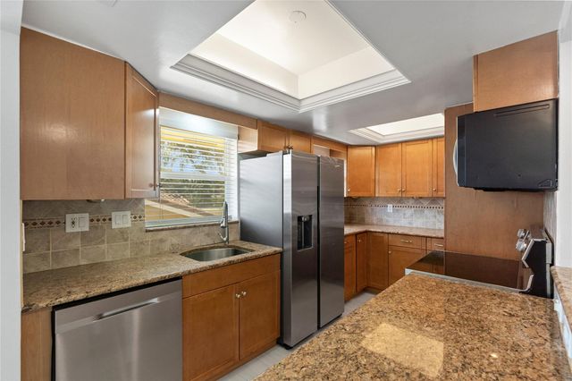 2755 NE 28th Ave F2, Lighthouse Point, FL 33064