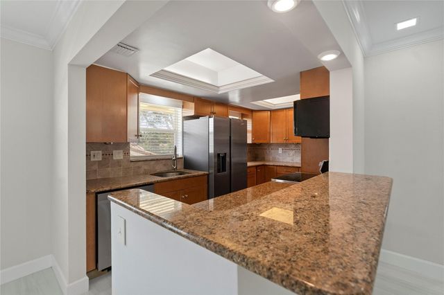 2755 NE 28th Ave F2, Lighthouse Point, FL 33064