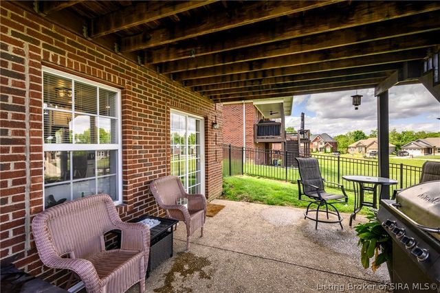 5248 Bogue Homa Drive, Sellersburg, IN 47172