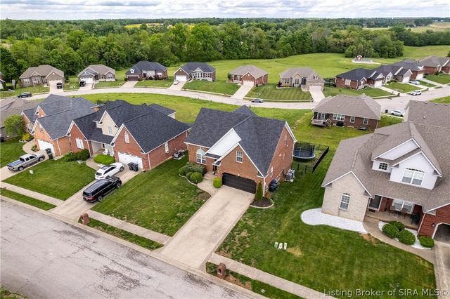 5248 Bogue Homa Drive, Sellersburg, IN 47172
