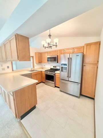 266 Greensboro Court A, Elk Grove Village, IL 60007