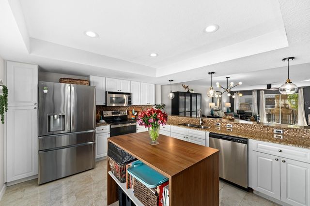 1117 PINELLAS BAYWAY S 306, St Petersburg, FL 33715