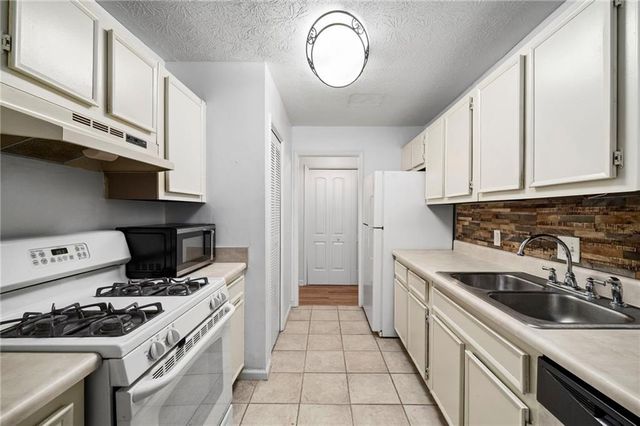 4013 Lake Pointe Circle, Roswell, GA 30075