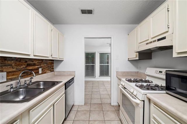 4013 Lake Pointe Circle, Roswell, GA 30075