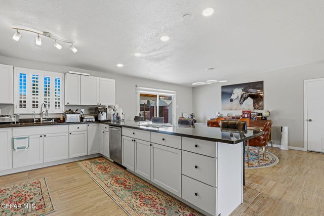 10012 SINGAPORE Avenue, El Paso, TX 79925