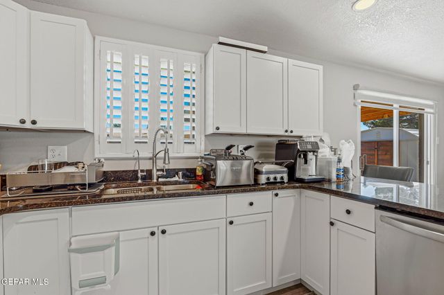 10012 SINGAPORE Avenue, El Paso, TX 79925