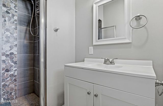 10012 SINGAPORE Avenue, El Paso, TX 79925