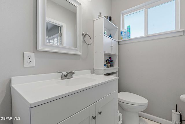 10012 SINGAPORE Avenue, El Paso, TX 79925