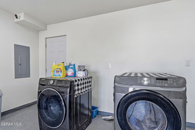 10012 SINGAPORE Avenue, El Paso, TX 79925