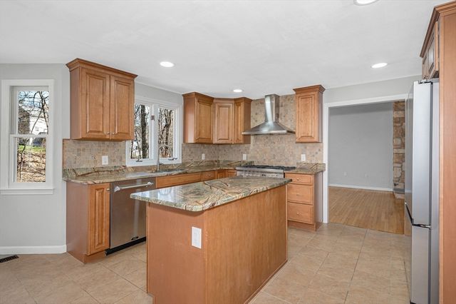 255 Hay Meadow Rd, North Andover, MA 01845