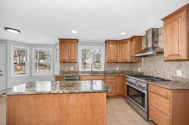 255 Hay Meadow Rd, North Andover, MA 01845