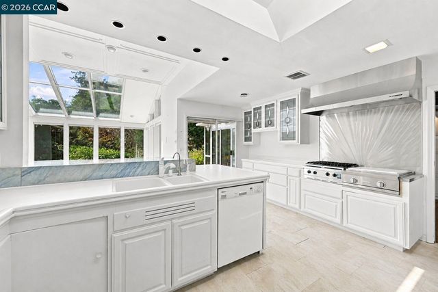 208 Ivy Dr, Orinda, CA 94563