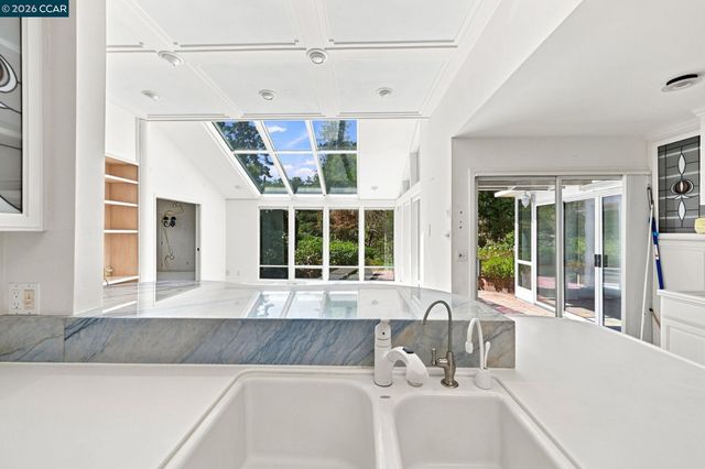 208 Ivy Dr, Orinda, CA 94563