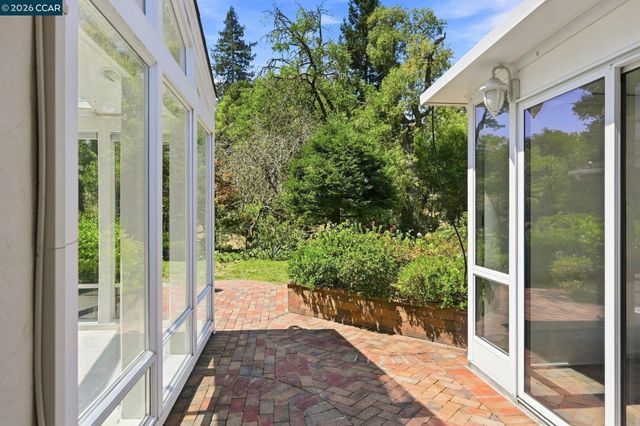 208 Ivy Dr, Orinda, CA 94563