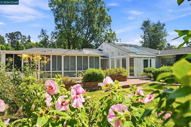208 Ivy Dr, Orinda, CA 94563