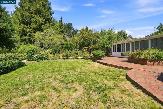208 Ivy Dr, Orinda, CA 94563