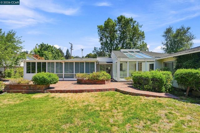 208 Ivy Dr, Orinda, CA 94563