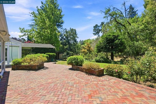 208 Ivy Dr, Orinda, CA 94563